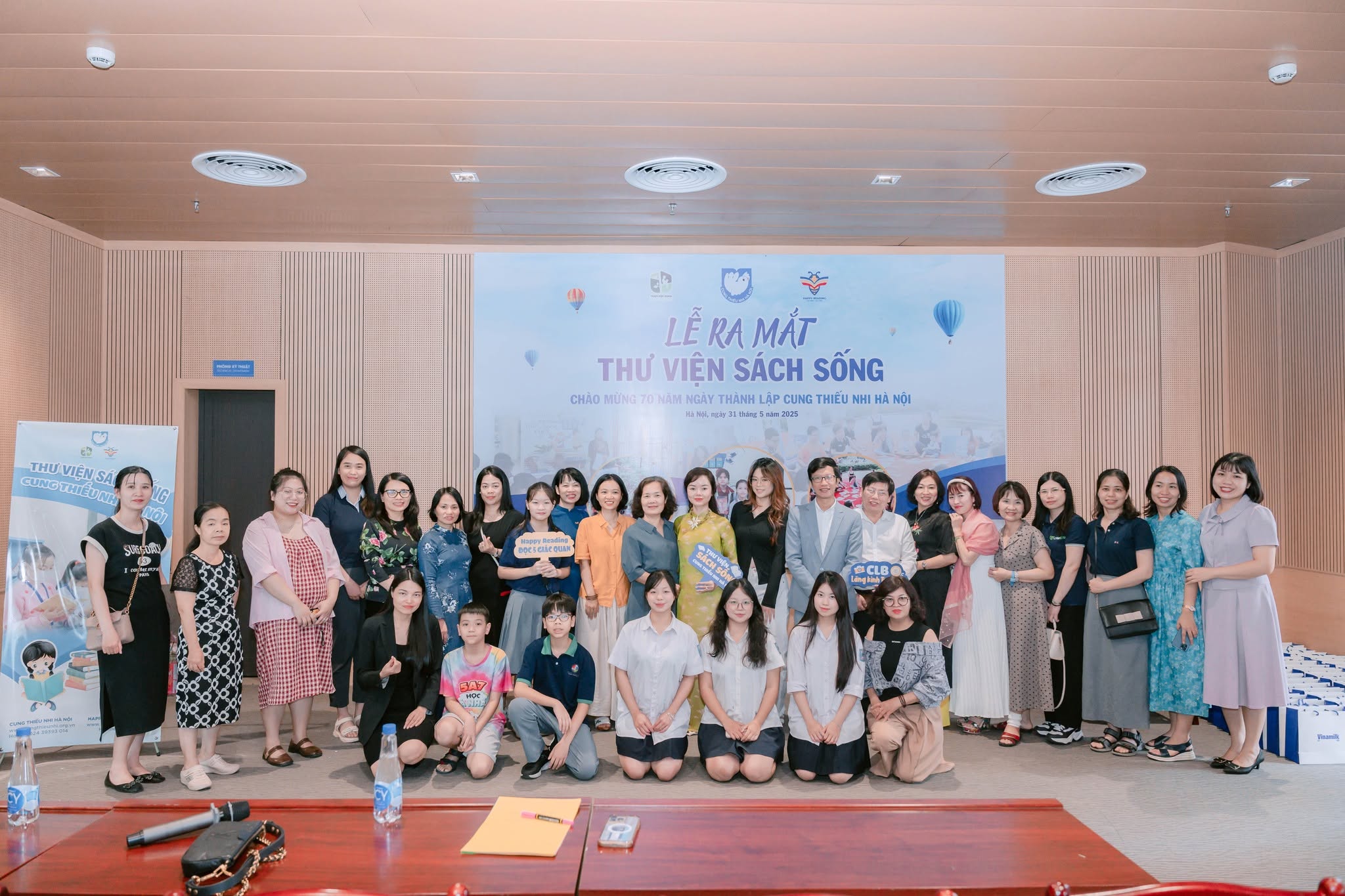 LỄ RA MẮT CLB THƯ VIỆN SÁCH SỐNG - ĐỌC 5 GIÁC QUAN TẠI CUNG THIẾU NHI HÀ NỘI 2